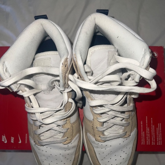 Women’s Nike Dunk High - Picture 7 of 12